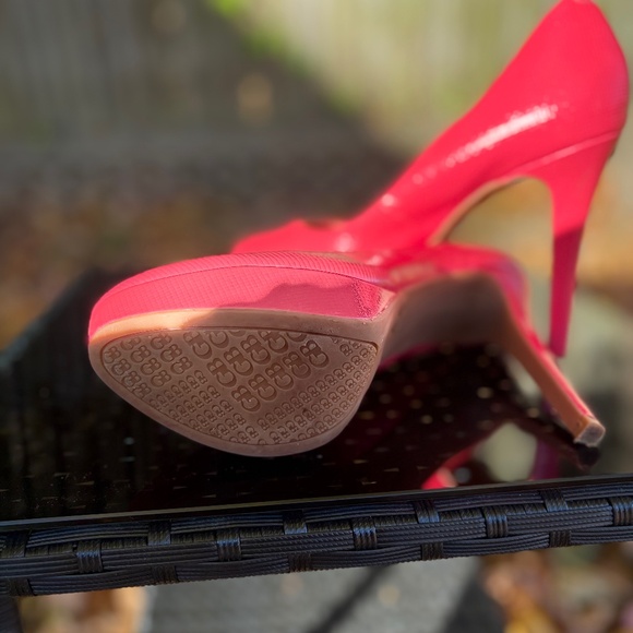 NWOT-Gianni Bini Red Textured Pointed Toe Heels – Size 9.5 - Picture 4 of 10